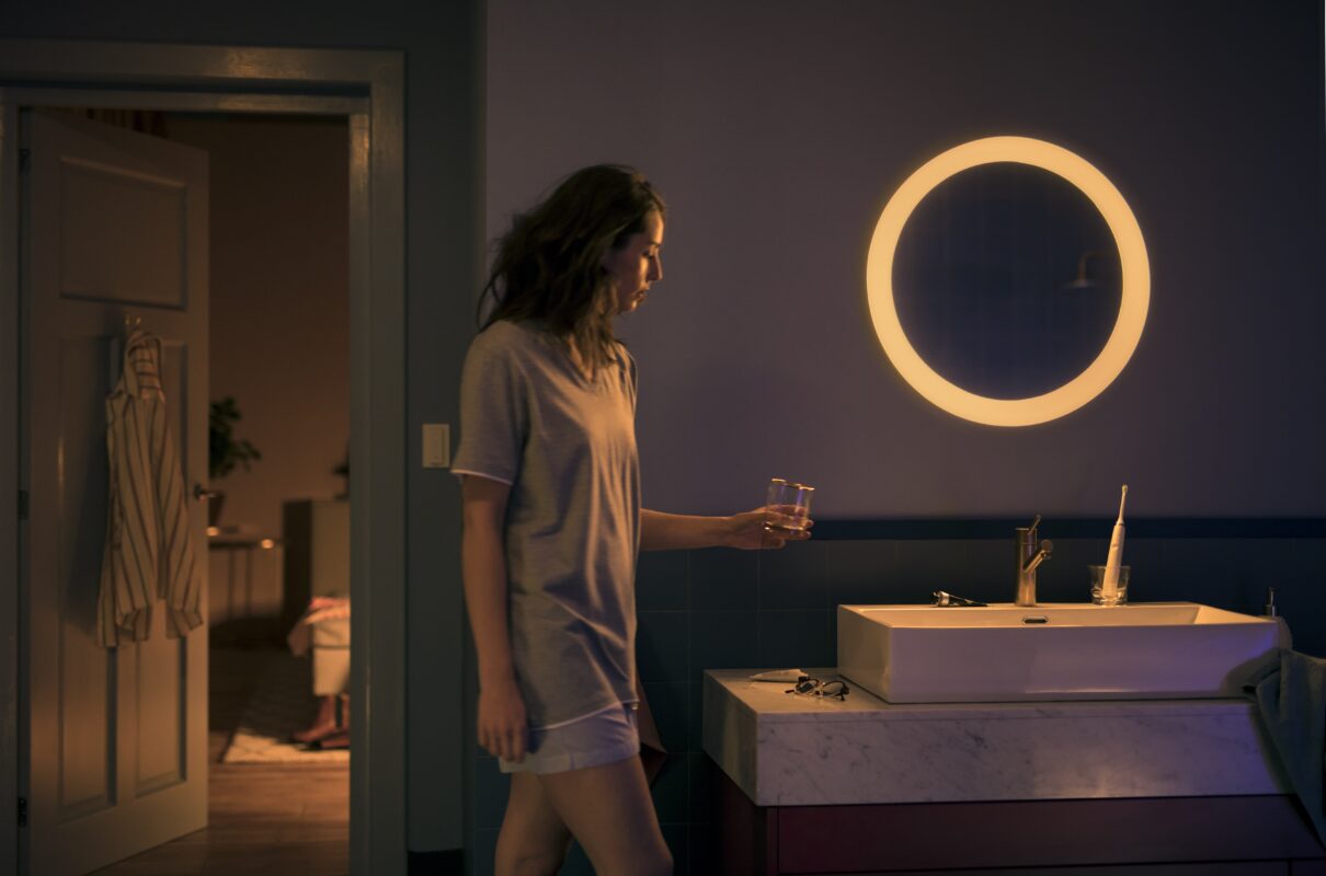 Philips HUE Adore Lighted Vanity Mirror - Sixnifi - Âm thanh & Ánh sáng ...